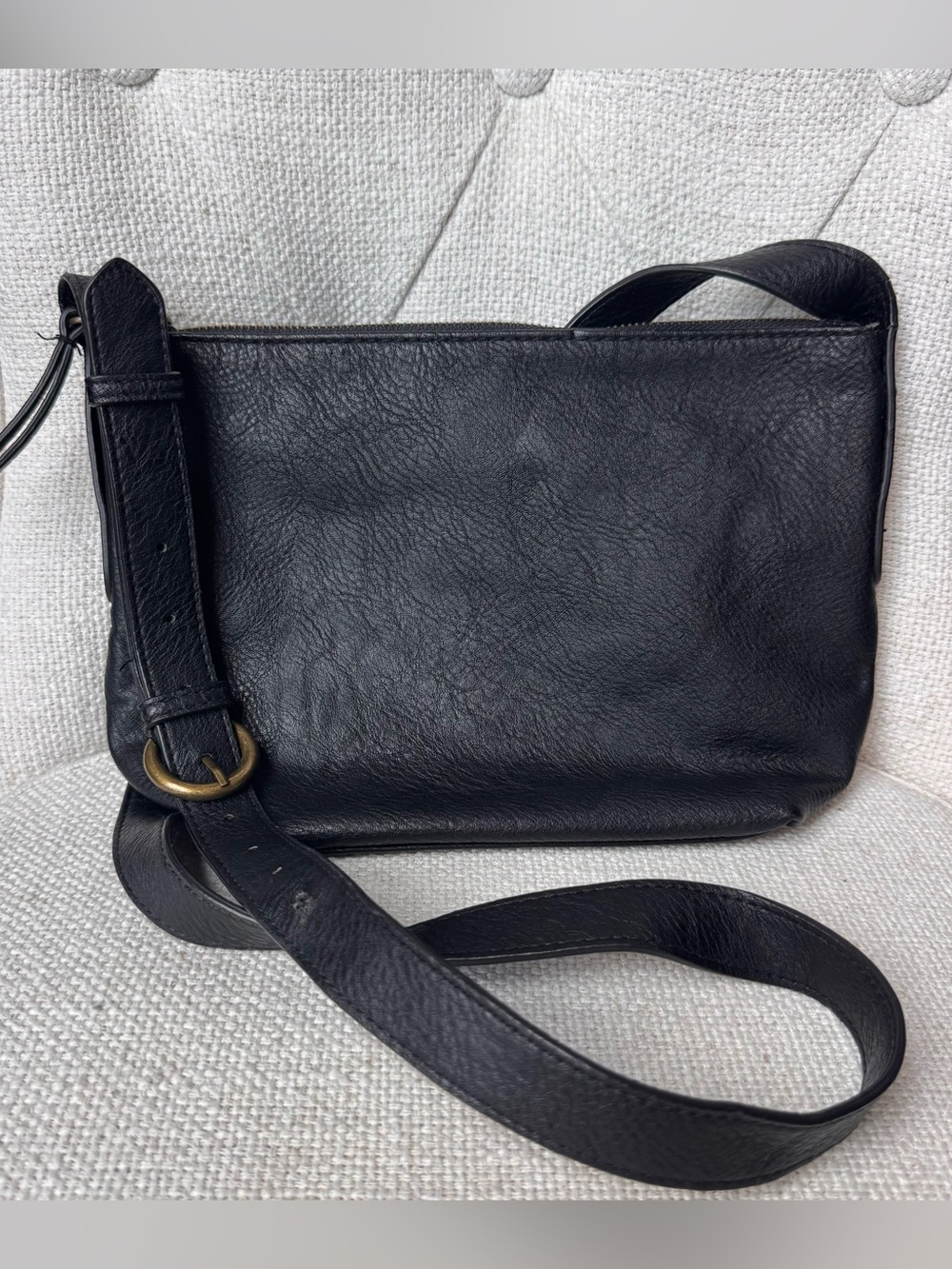 Universal Thread Everyday Black Leather Crossbody Bag - Timeless Minimalist